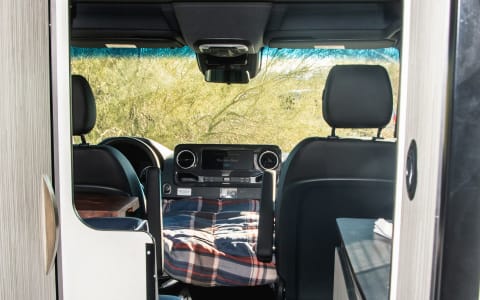 2023 Winnebago Revel 4X4 Diesel OFF RD3