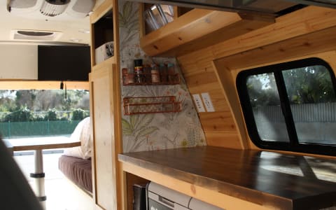 Susan .... 2003 Ford E350 7.3 Diesel