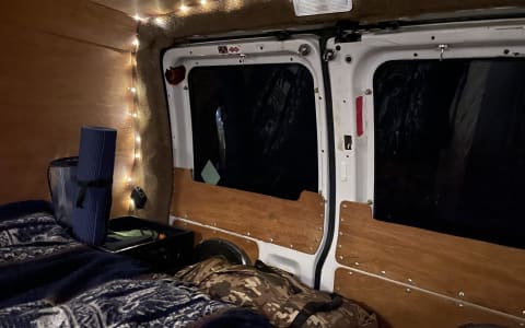 Daisy Mae Camper Van | 2001 Econoline E-250 | Unli