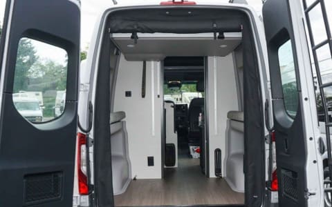 4Winnebago Silver Revel Mercedes Benz