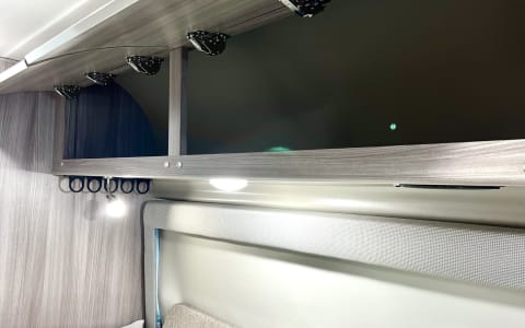 Luxury Van Getaway - Indoor & Outdoor HOT shower/t
