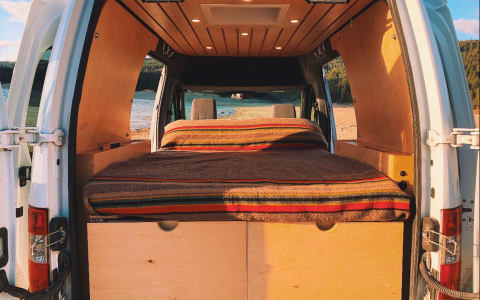 Vanna White | Custom Hand-Built | 2-person | Easy 