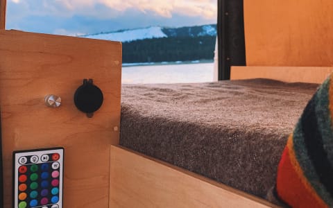 Vanna White | Custom Hand-Built | 2-person | Easy 