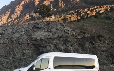 Stay Cozy in this 2022 Heated AWD Campervan w/ Que