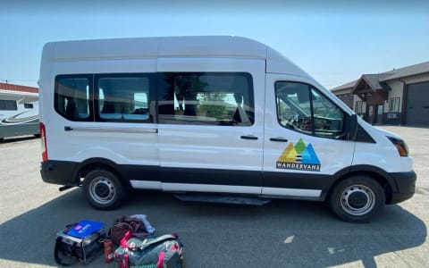 Stay Cozy in this 2022 Heated AWD Campervan w/ Que