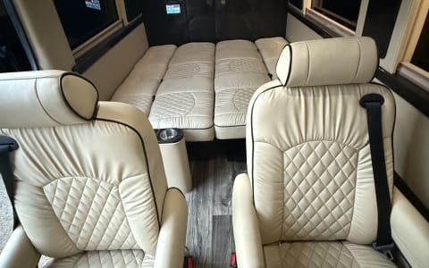 ULTIMATE TOYS LUXURY RV 10 PAX FULLY LOADED BATH/K
