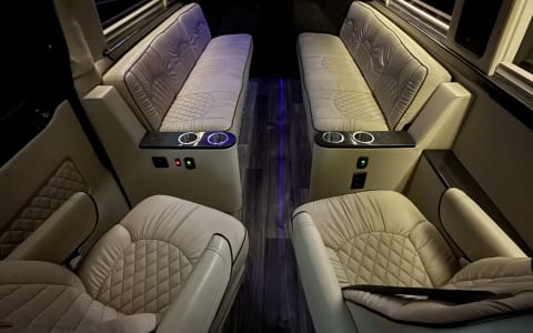 ULTIMATE TOYS LUXURY RV 10 PAX FULLY LOADED BATH/K