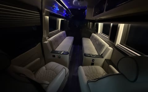 ULTIMATE TOYS LUXURY RV 10 PAX FULLY LOADED BATH/K