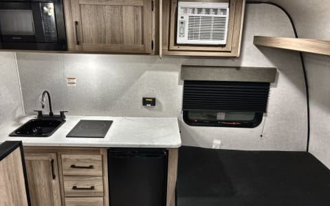Cozy Compact Camper – Adventure Ready!