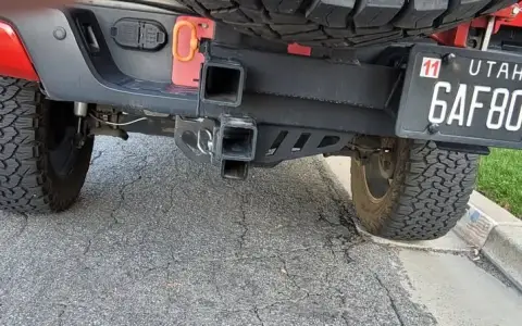 SWINGOUT HITCH SPARE TIRE CARRIER, HIGH LIFT JACK 