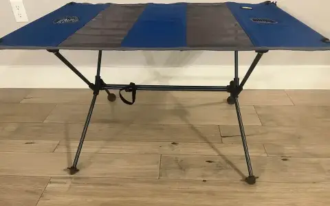 Cascade camping table