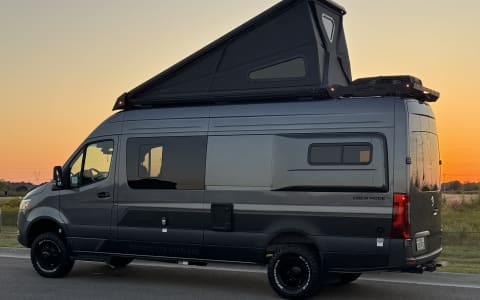 2025 Storyteller Overland Crew Mode XL