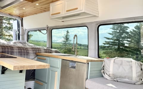 Huck the Adventure Van – Camp Easy. Dog Friendly!