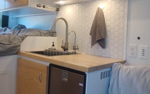 Off-Grid Ready RAM ProMaster | Queen + Twin Beds, 