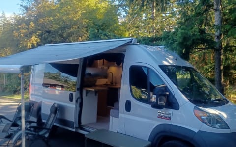 Off-Grid Ready RAM ProMaster | Queen + Twin Beds, 