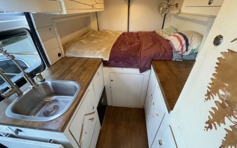 Glamping Van - WIFI, Kitchen, Hot Water, High Roof