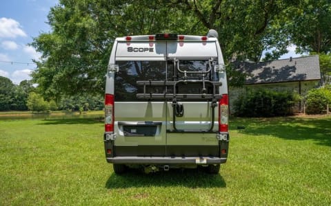 Urban Freedom: The 18ft Premium-Equipped RV Sanctu