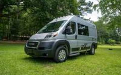 Urban Freedom: The 18ft Premium-Equipped RV Sanctu