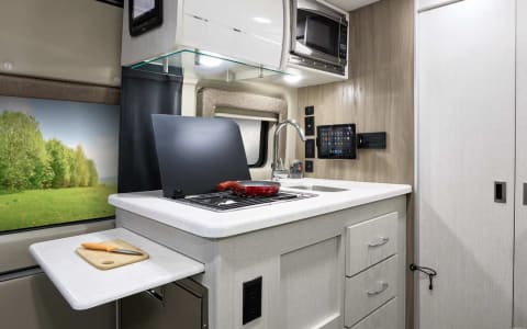 Urban Freedom: The 18ft Premium-Equipped RV Sanctu