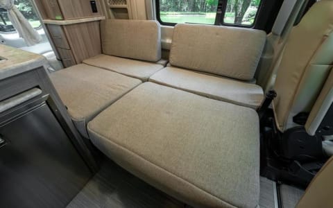 Urban Freedom: The 18ft Premium-Equipped RV Sanctu