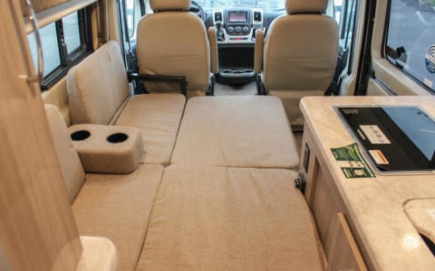 Urban Freedom: The 18ft Premium-Equipped RV Sanctu