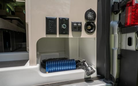 Urban Freedom: The 18ft Premium-Equipped RV Sanctu