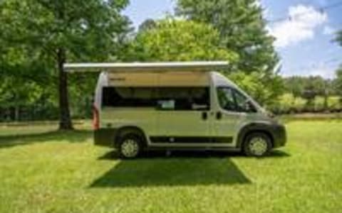 Urban Freedom: The 18ft Premium-Equipped RV Sanctu