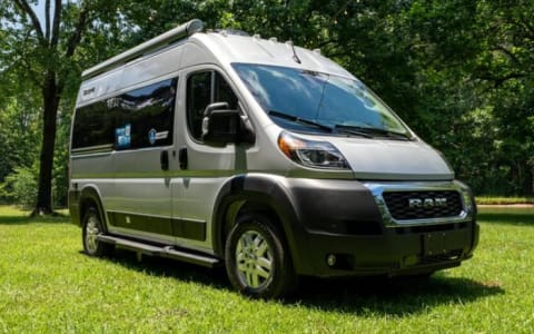 Urban Freedom: The 18ft Premium-Equipped RV Sanctu