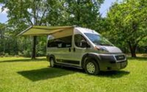 Urban Freedom: The 18ft Premium-Equipped RV Sanctu