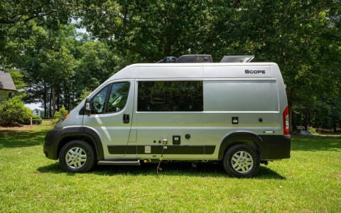 Urban Freedom: The 18ft Premium-Equipped RV Sanctu