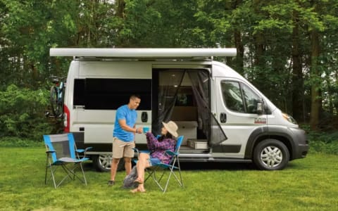 Urban Freedom: The 18ft Premium-Equipped RV Sanctu