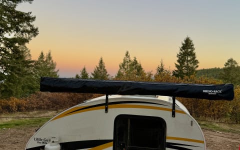 Cozy Teardrop – Fully Stocked Comfort with Shower,
