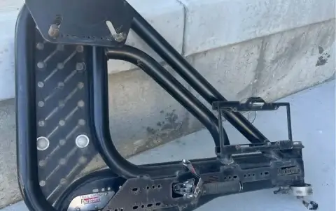 Spare tire swing out - hitch mounted