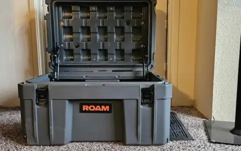 Roam Adventure 80L rolling hard case