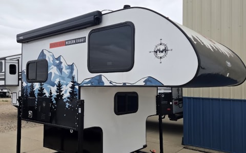2025 Mondern Buggy Truck Camper & 2024 F150 Powerb