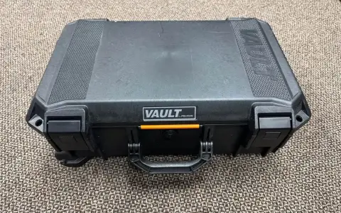 Pelican Vault V525 Hard Case