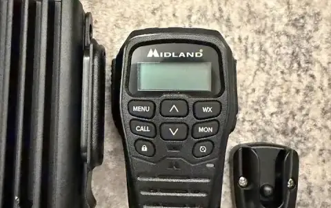 Midland MXT575 GMRS Radio and Midland MXTA26 Anten