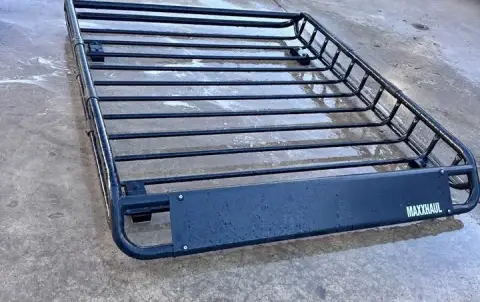 Roof cargo basket