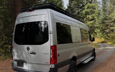 2020 Sprinter 4x4 – Off-Grid Camper with Solar, Ho