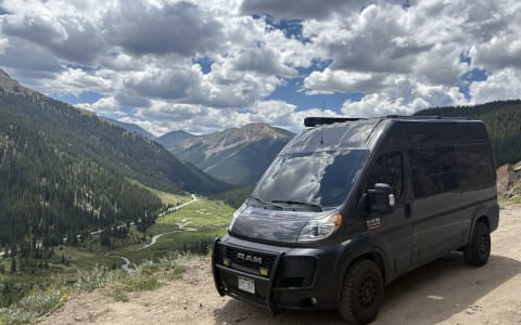 All-Season Off-Grid Campervan - Adventure Ready!