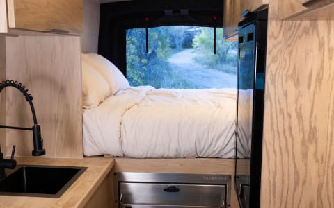 Luxury Adventure Ford Transit - AWD, Seats 4, Off-