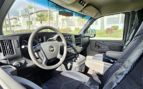Adventure-Ready Luxury Campervan – Off-Grid, Fresh