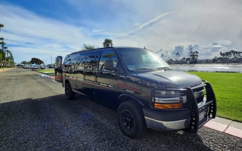 Adventure-Ready Luxury Campervan – Off-Grid, Fresh